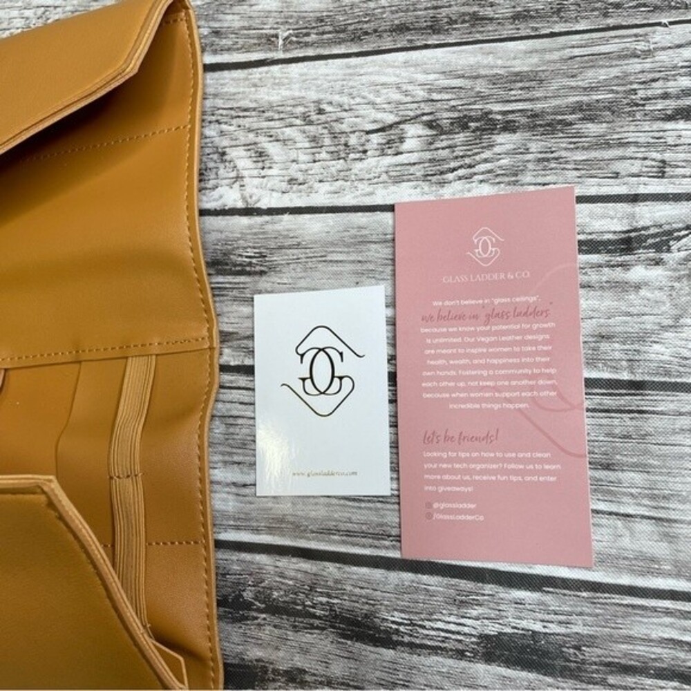 Glass Ladder & Co Katherine Tech Organizer Roll Vegan Leather Brown - Picture 8 of 13